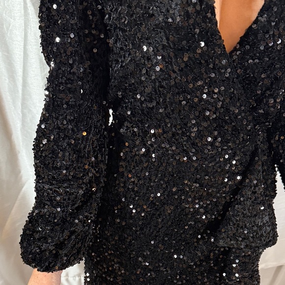 DEAR JOHN BLACK SEQUIN LONG SLEEVE MINI DRESS XS NWT - Picture 5 of 11